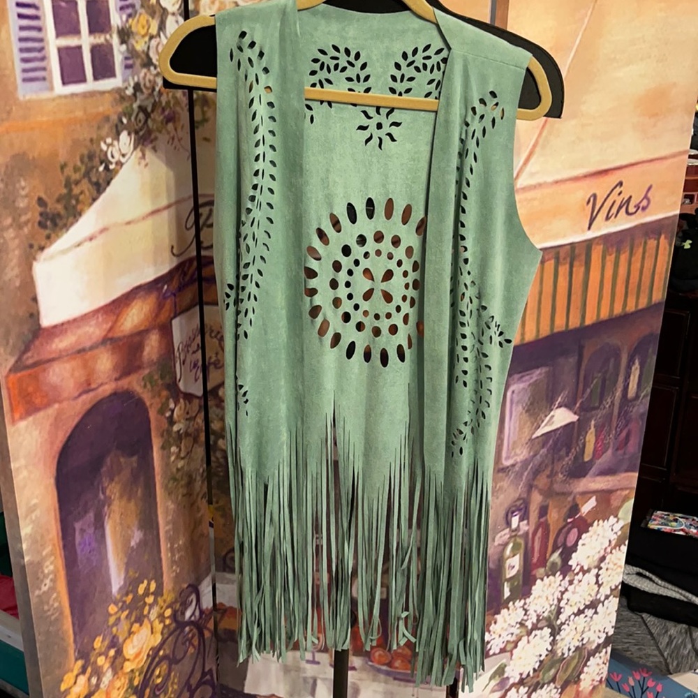 Cute fringe vest- like new!